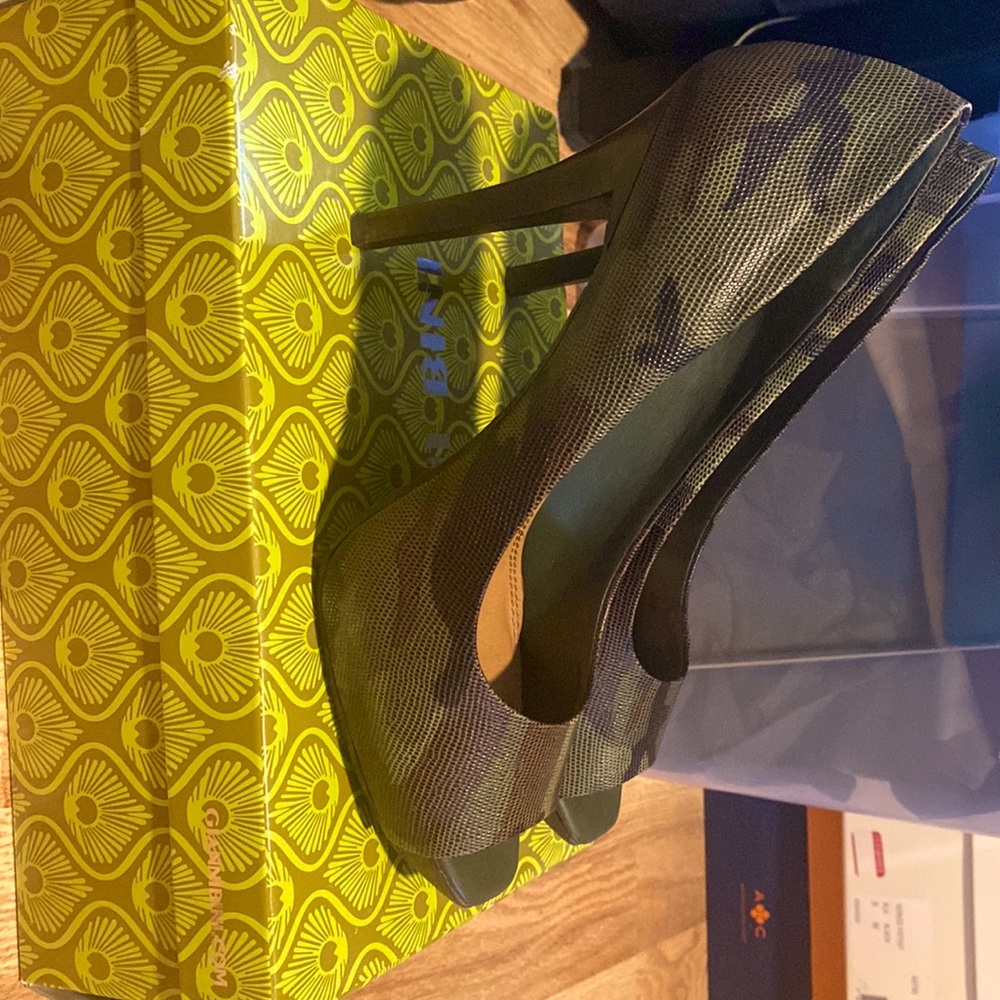 COPY - Gianni Bini - Heels in size 9M. Camo color. Like new worn twice. $15